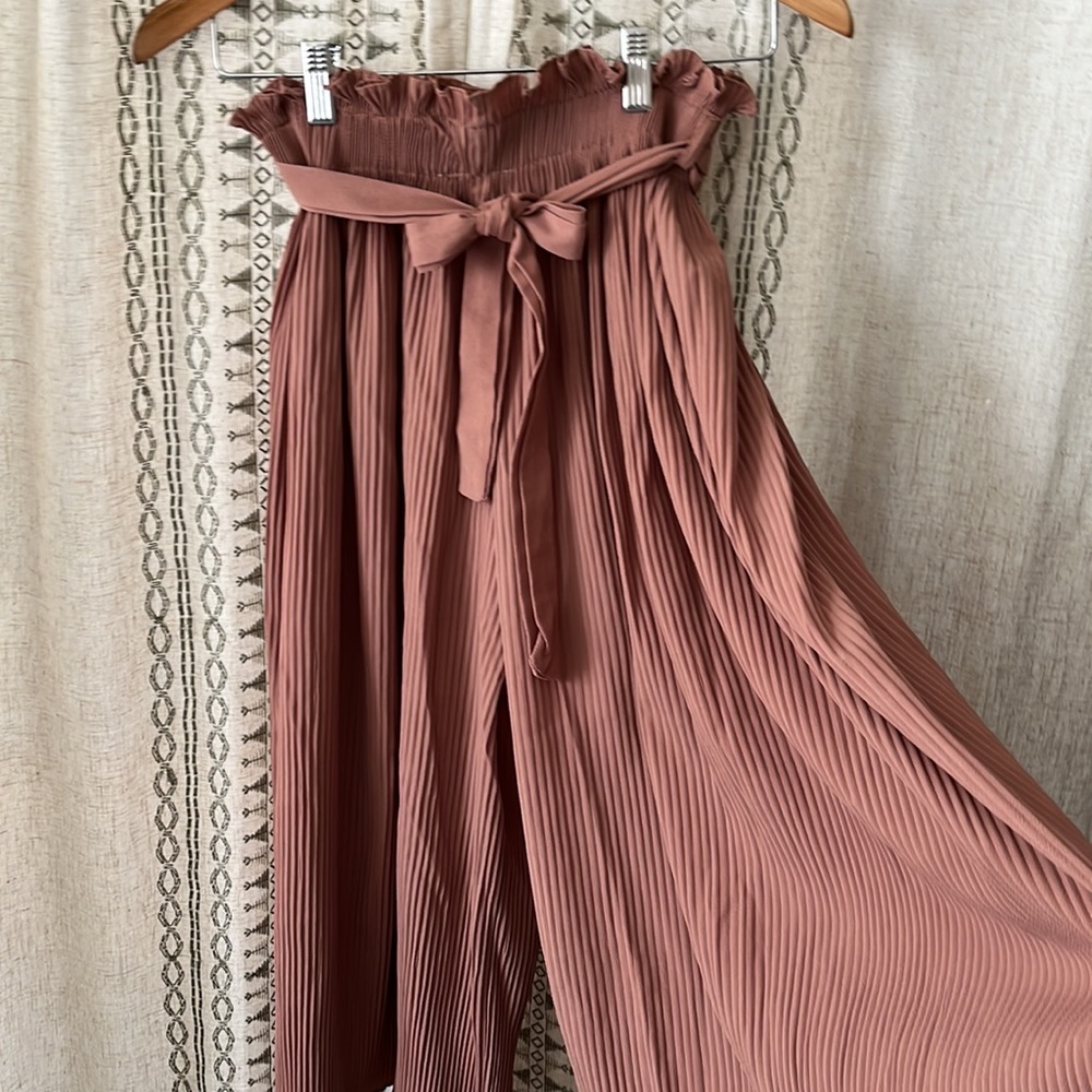 Wide leg pleated pants